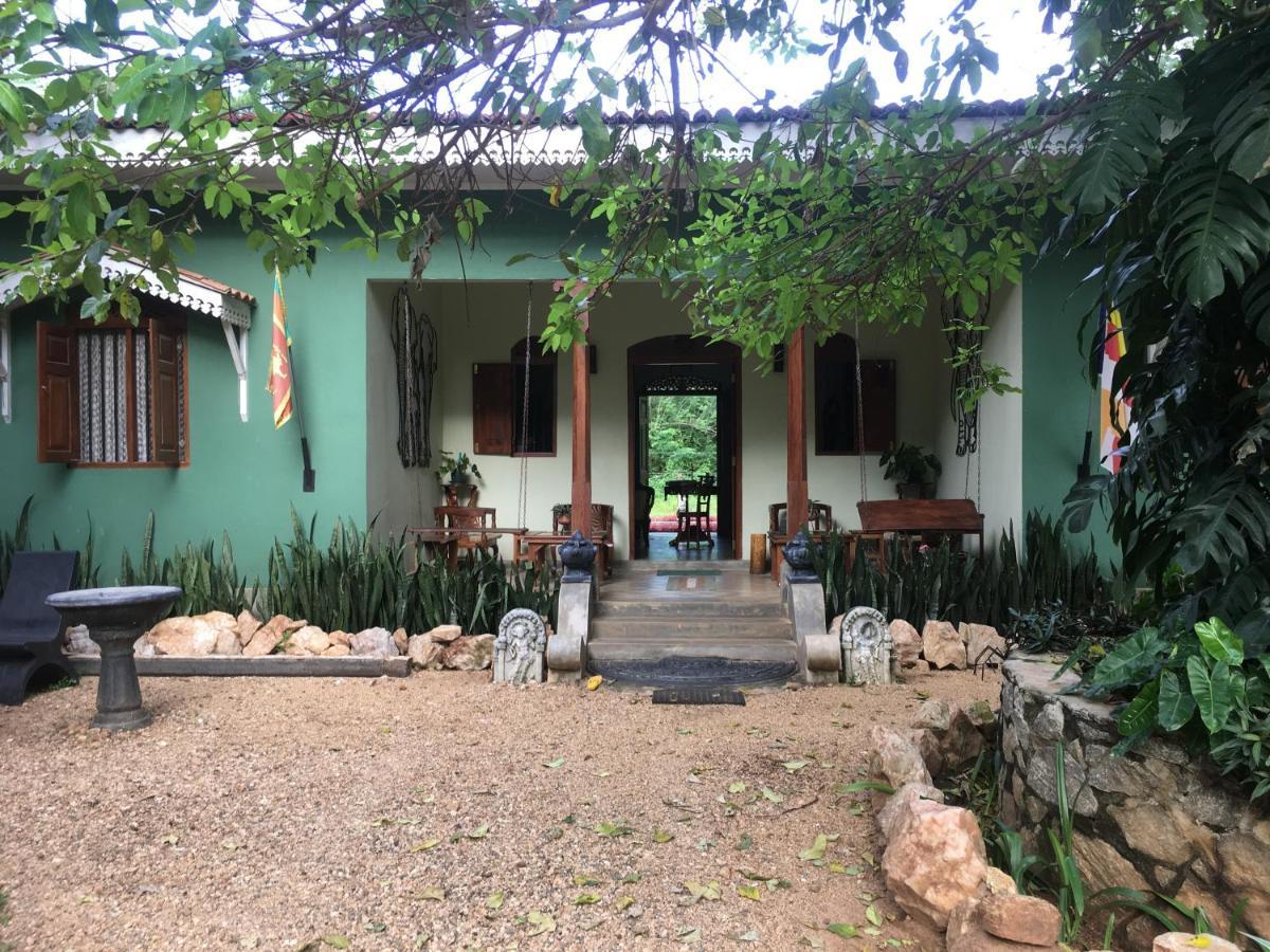 Owls Nest Hotel Udawalawe Bagian luar foto
